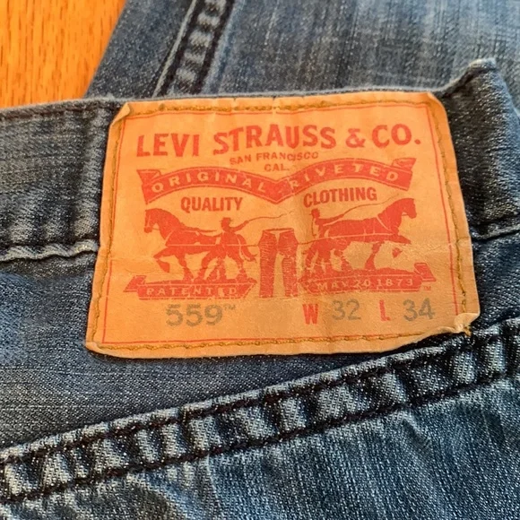 Men’s Levi Jeans - Picture 2 of 4